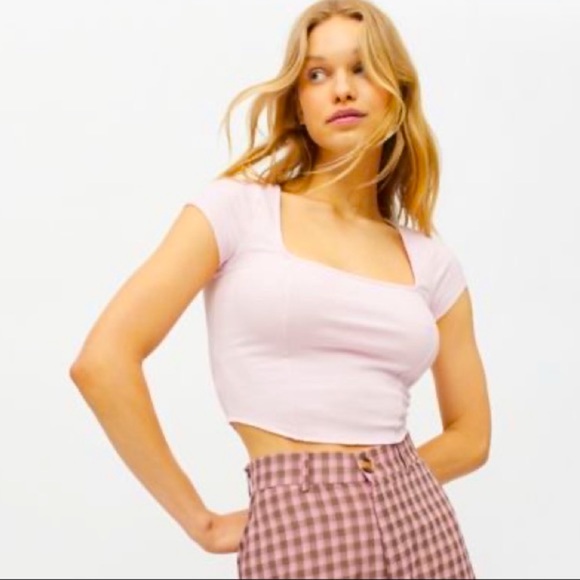 Urban Outfitters Tops - Pink Scoop-Neck Crop Top 💖